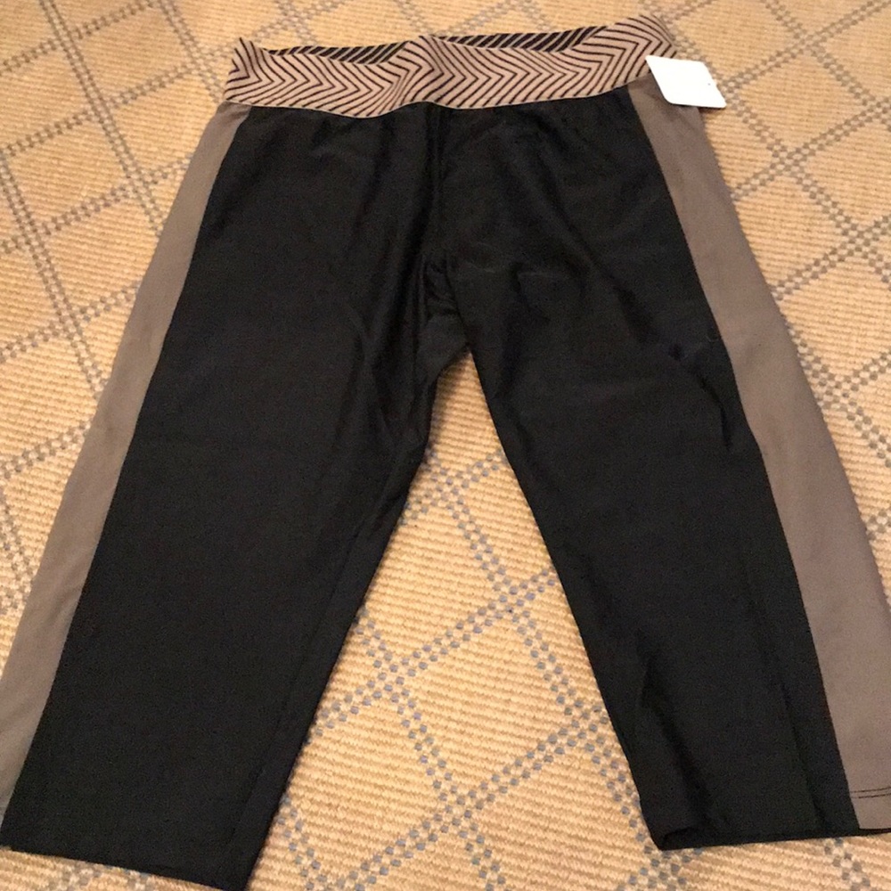 Brand new Olympia Leggings cropped size medium